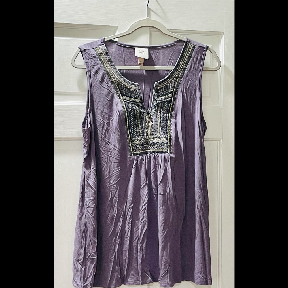 Adorable like new sleeveless blouse